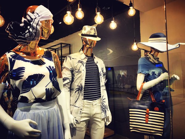Mannequin vitrine : comment valoriser vos collections mode ?
